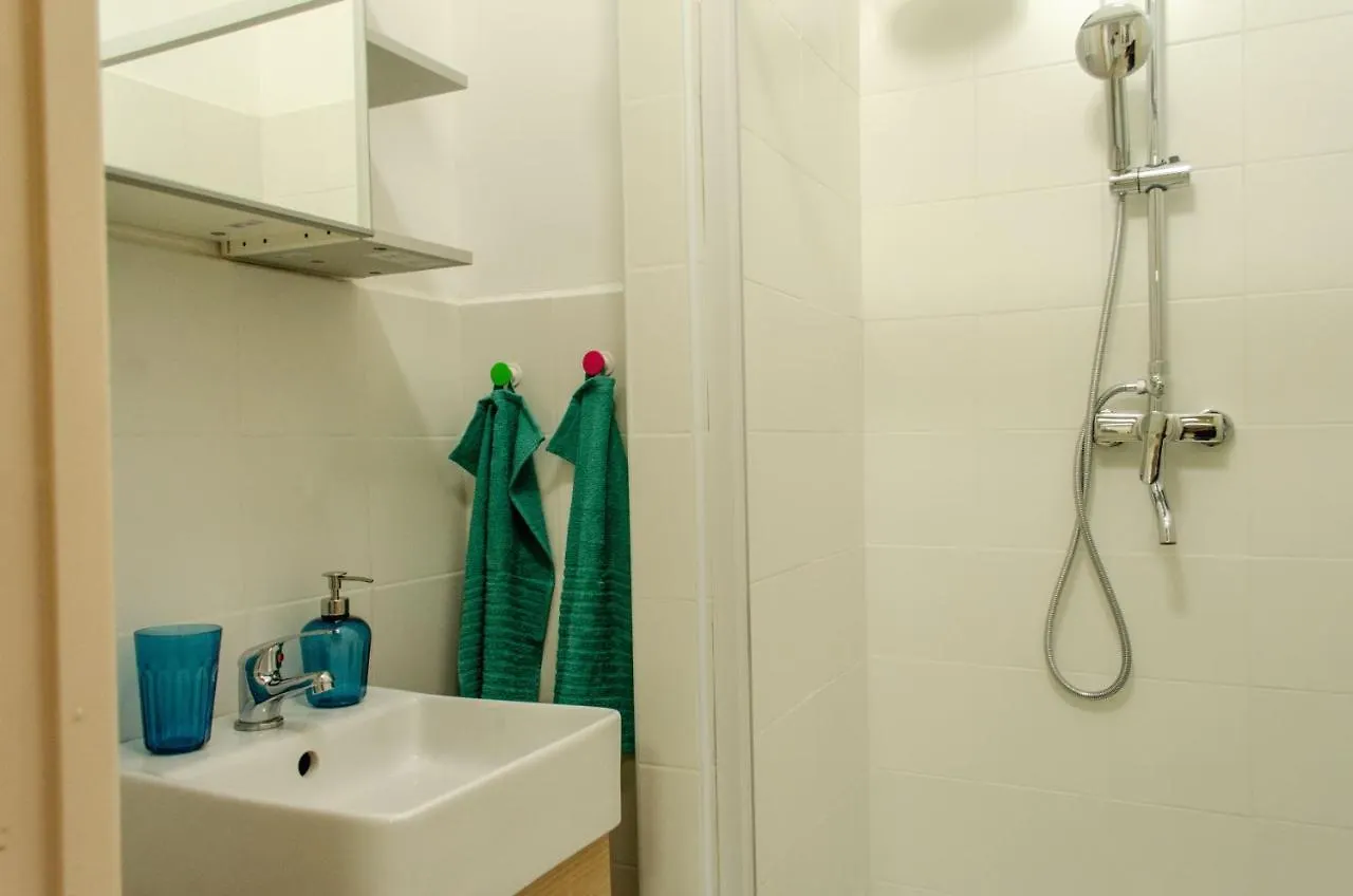 Room In Guest Room - Kamchu Apartments Room Piazza Bologna 1 Rome Guest house