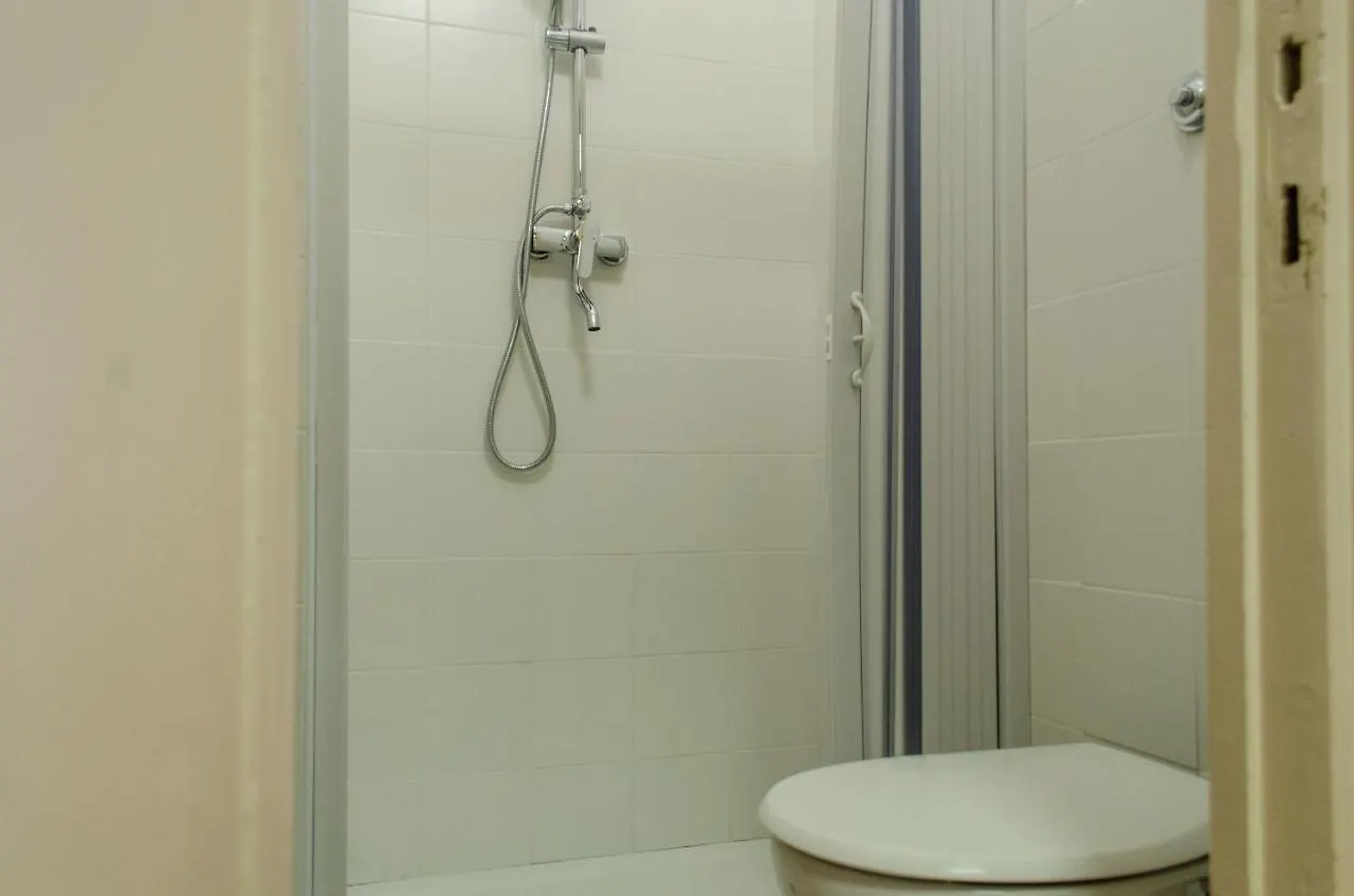 Room In Guest Room - Kamchu Apartments Room Piazza Bologna 1 Rome Guest house