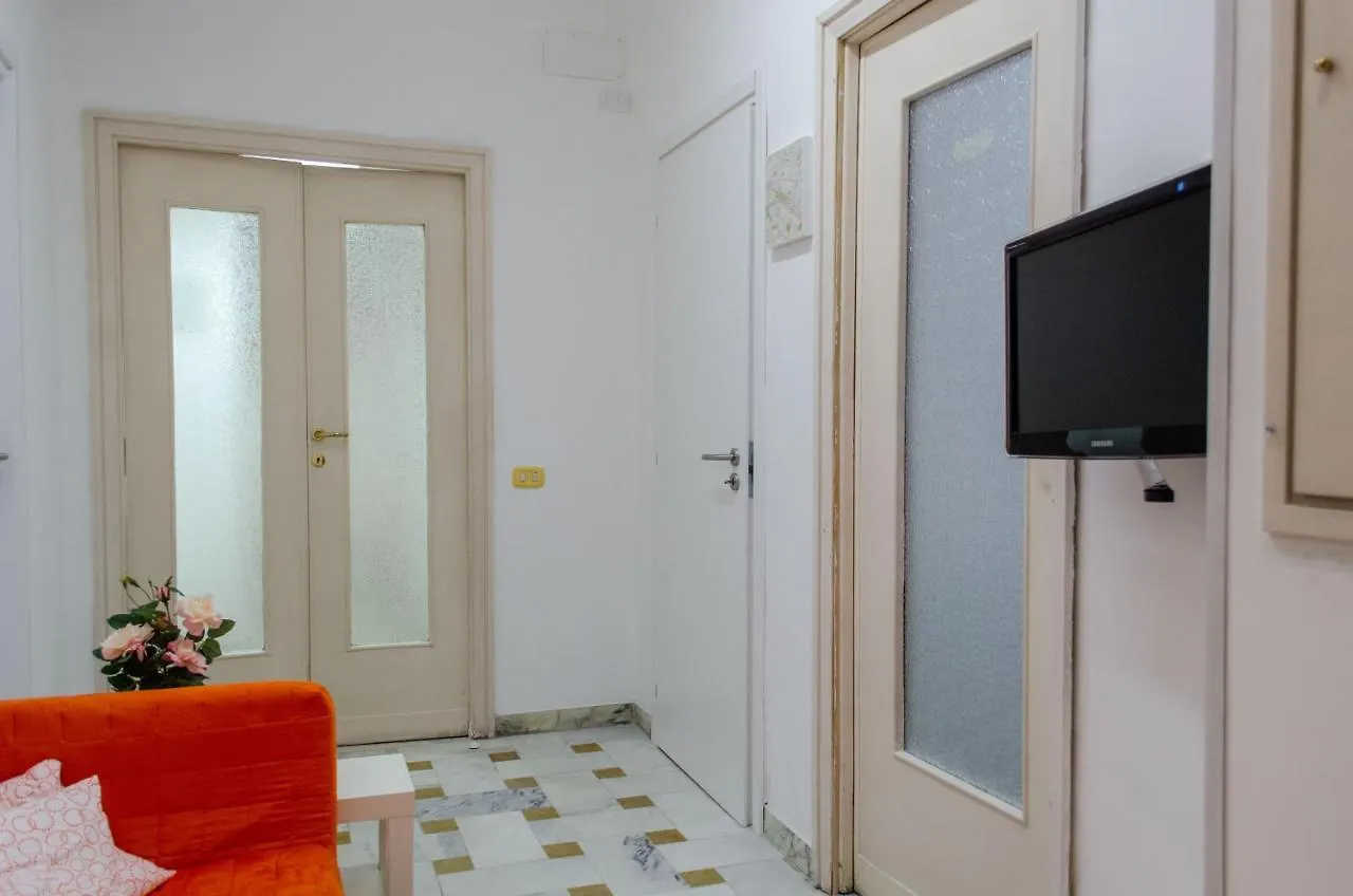Guest house Room In Guest Room - Kamchu Apartments Room Piazza Bologna 1 Rome